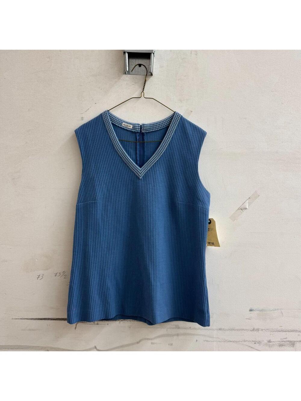 Vintage 1970s Cornflower Blue Ribbed Knit V-Neck Sleeveless Shell Top